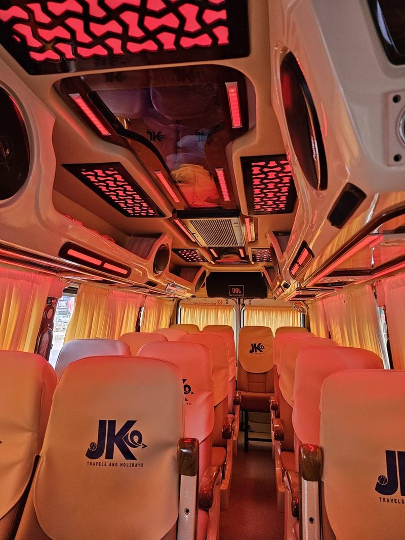 Side view of the 17-seater Force Traveller tempo traveller